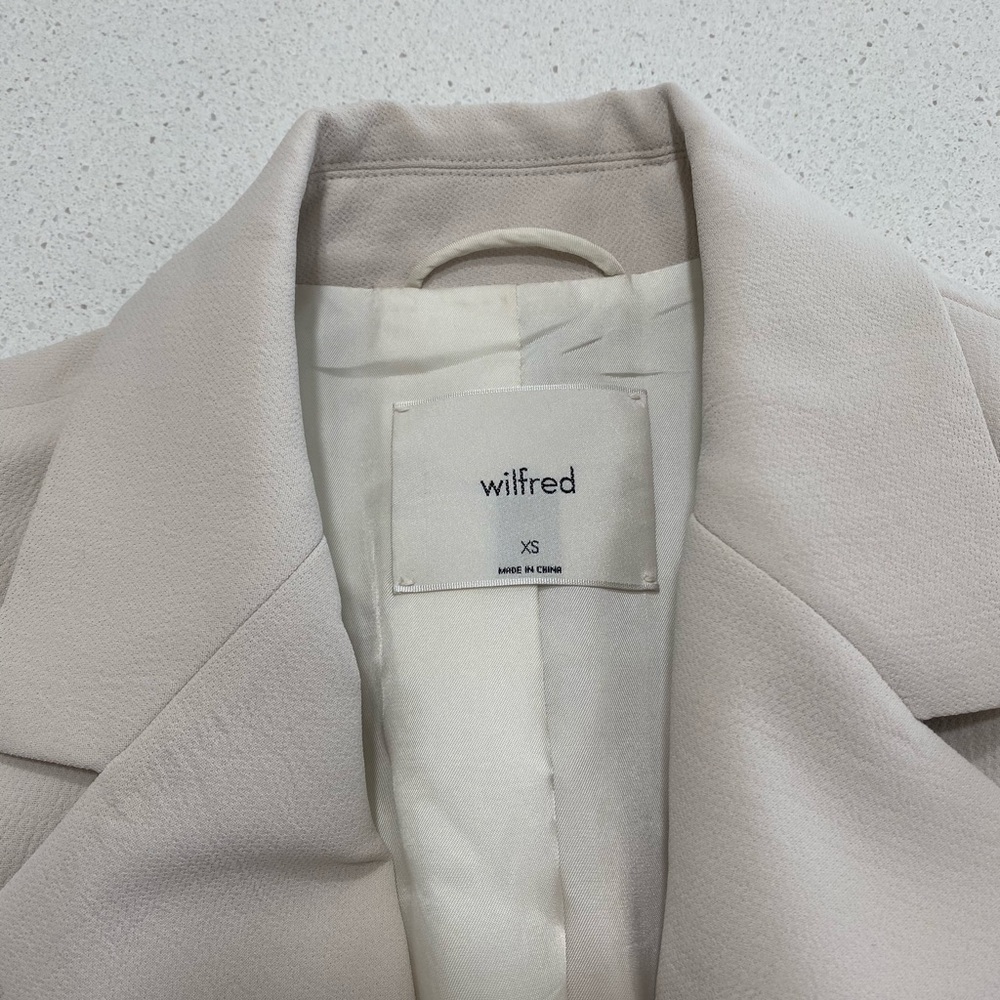 Aritzia Nostalgia Blazer - Picture 7 of 7